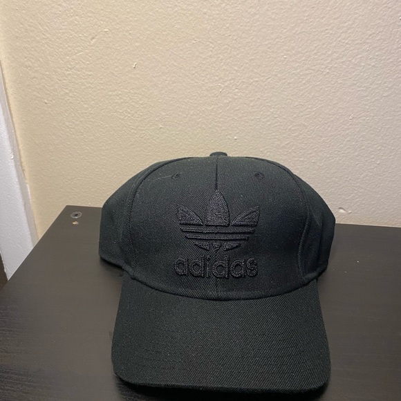 Men’s Adidas Hat - Picture 3 of 5